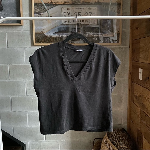 Zara v-neck black T-shirt; slightly cropped, size small. - Picture 5 of 5